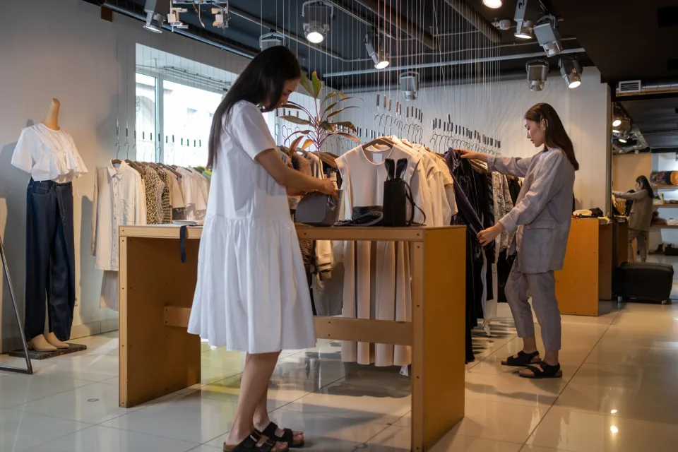 Nhân viên tại shop